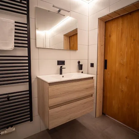 Am Eschenberg 3*